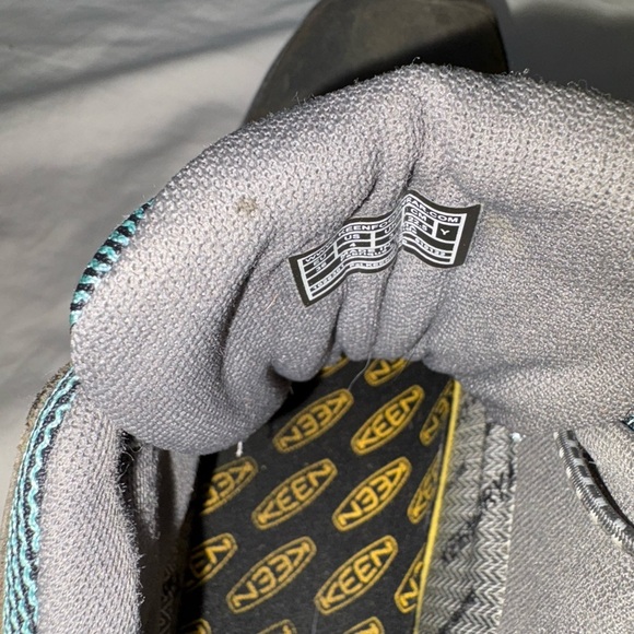 ⭐️KEEN Kids Targhee Waterproof Hiking Boots – Gray/Teal – Size US 4 Youth EUC - Picture 11 of 15
